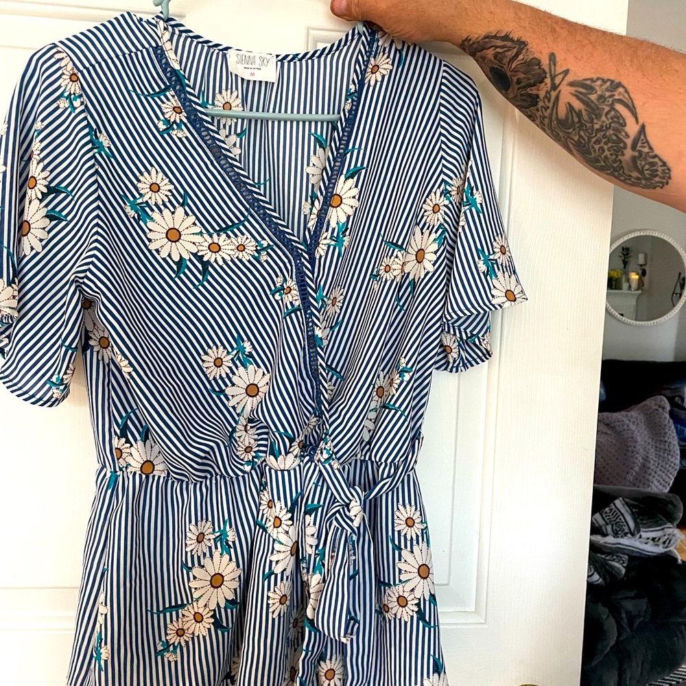 Pretty daisy and striped shirt